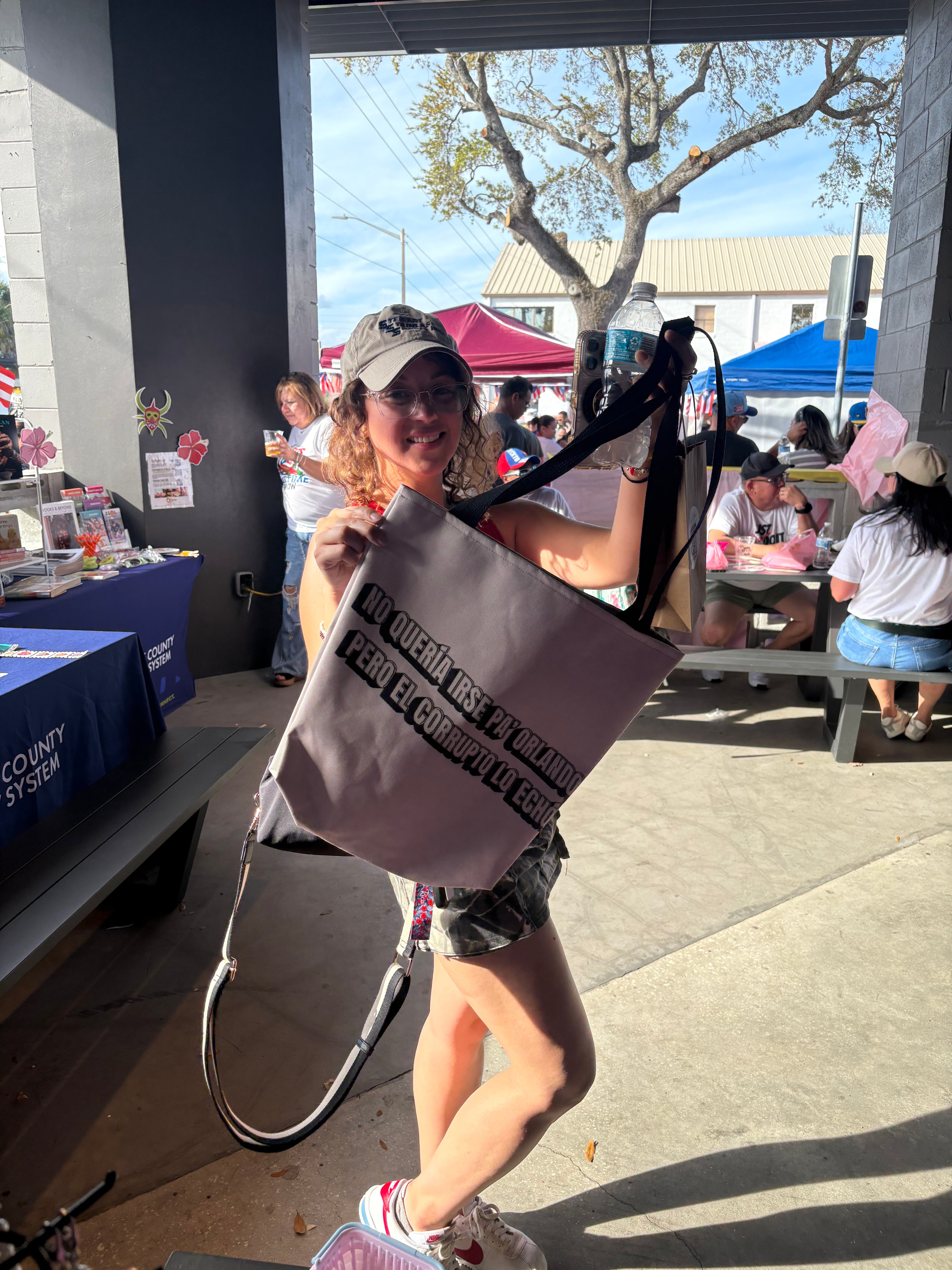 NO QUERÍA IRSE PA ORLANDO tote bag